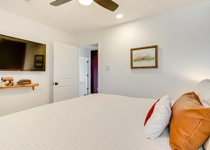 Convenient Bryan Townhome W/ Patio < 3 Mi To A&M!