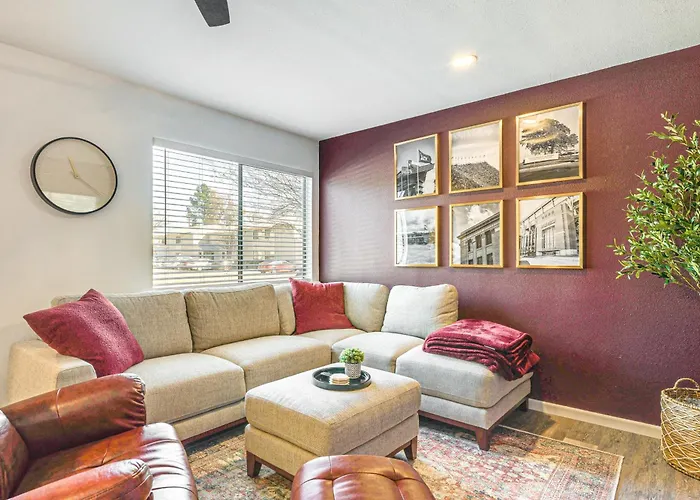 Convenient Bryan Townhome W/ Patio < 3 Mi To A&M!
