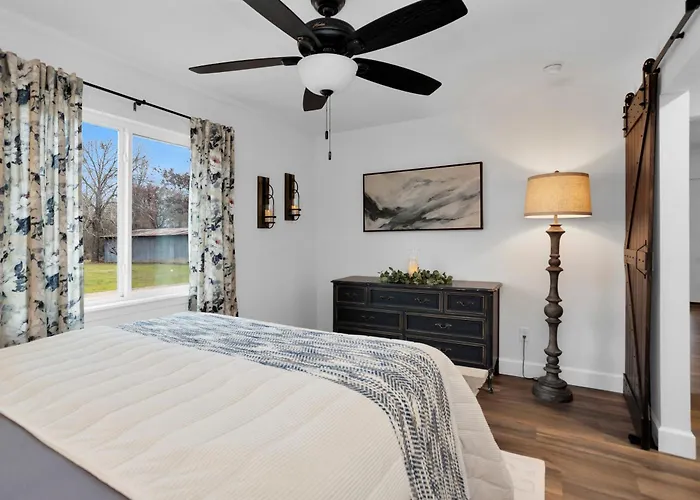 Blue Pond Cottage Retreat Near Lake Conroe