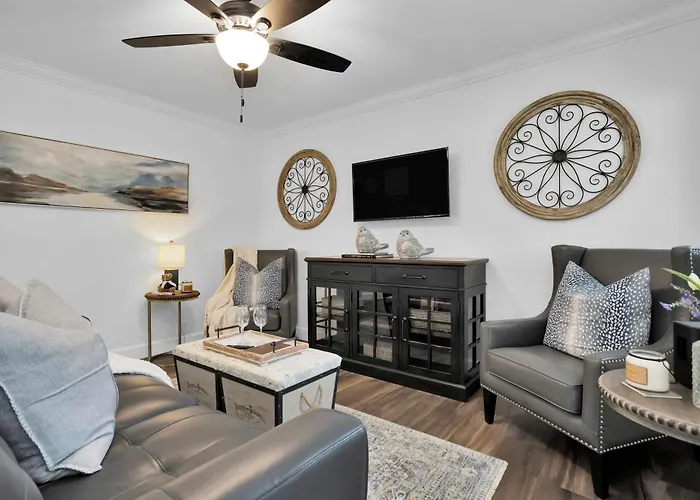 Blue Pond Cottage Retreat Near Lake Conroe
