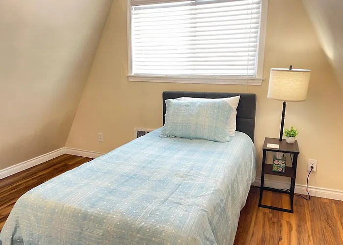 Well Appointed Residence With 3 Bedrooms 4 Beds