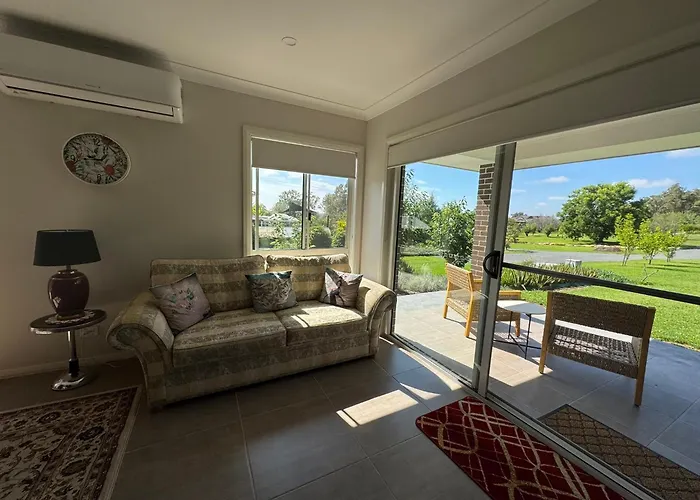 Camellia Cottage Farm Stay