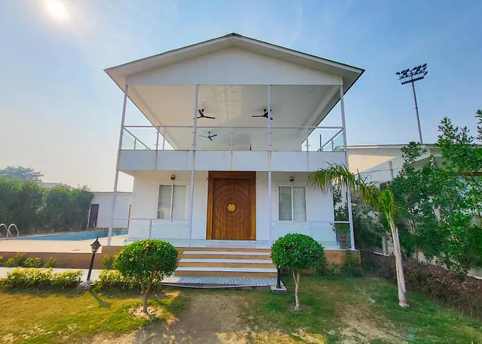 Vacationbuddy Elysian Farm With Pool Noida