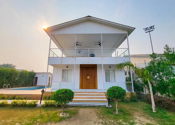 Vacationbuddy Elysian Farm With Pool Noida