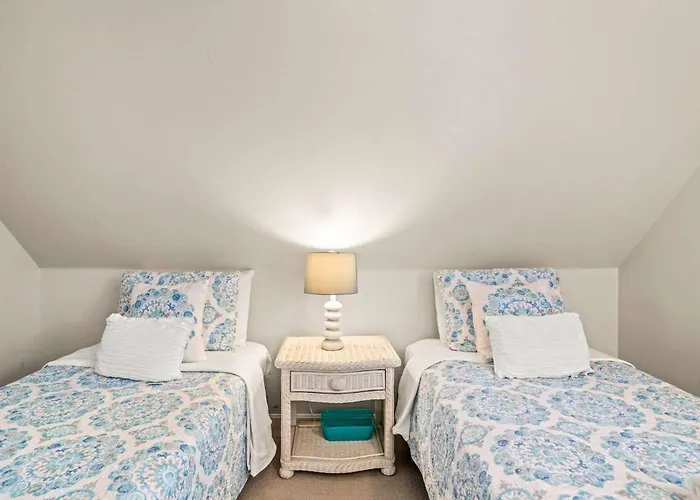 Cozy Bungalow Close To Downtown