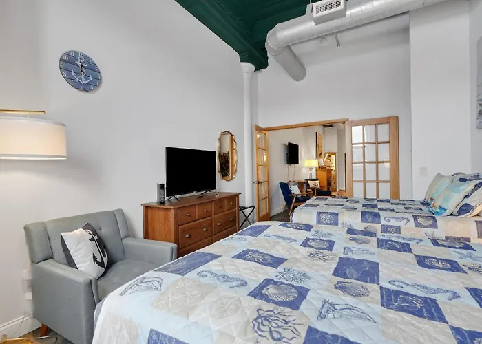 Pet-Friendly, Ship View, Canal Park, Condo, Pool