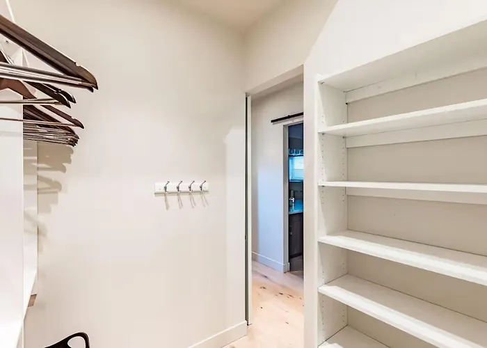 Large Modern Home In Squamish