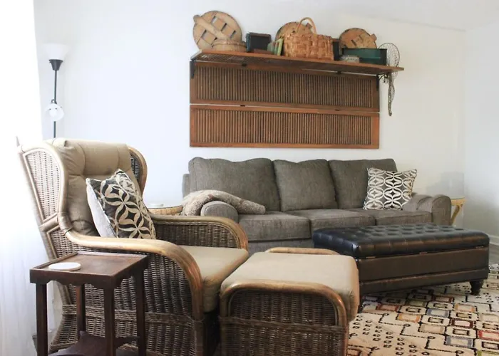 Updated Cottage, Screened Patio, Near Lake Barkley