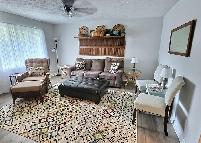 Updated Cottage, Screened Patio, Near Lake Barkley
