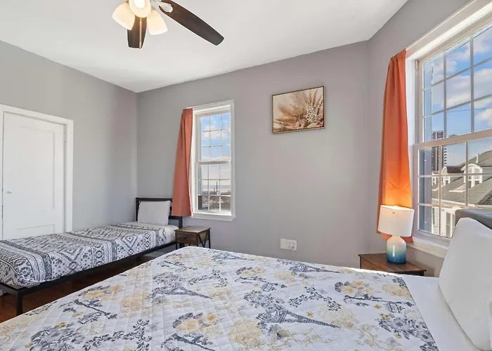 Escape To Raleigh Ave 3 Steps From The Beach