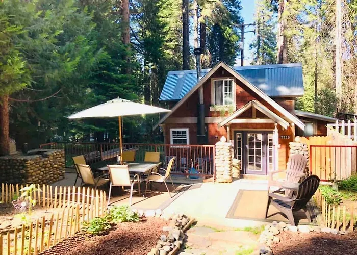 Cozy Yosemite Cabin With Hot Tub In The Pines