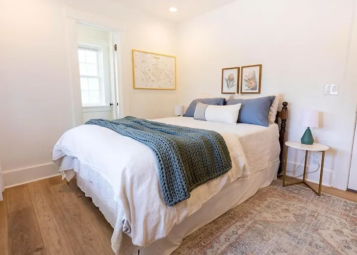 Charming Home, 9 Beds, Home Gym