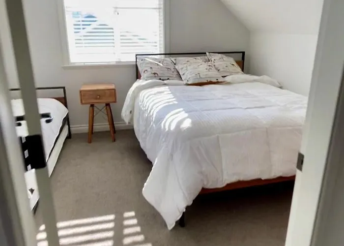 Sandy Beach Sauvignon Cottage - Osoyoos Escapade 3Bd-2Bt