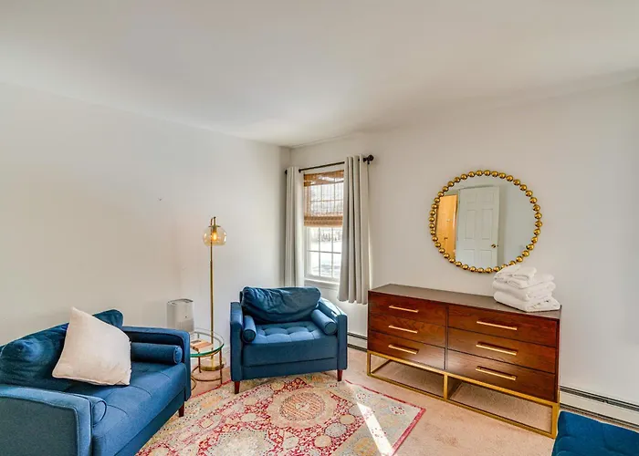 Walk To Dining: Downtown Lenox Guest House!
