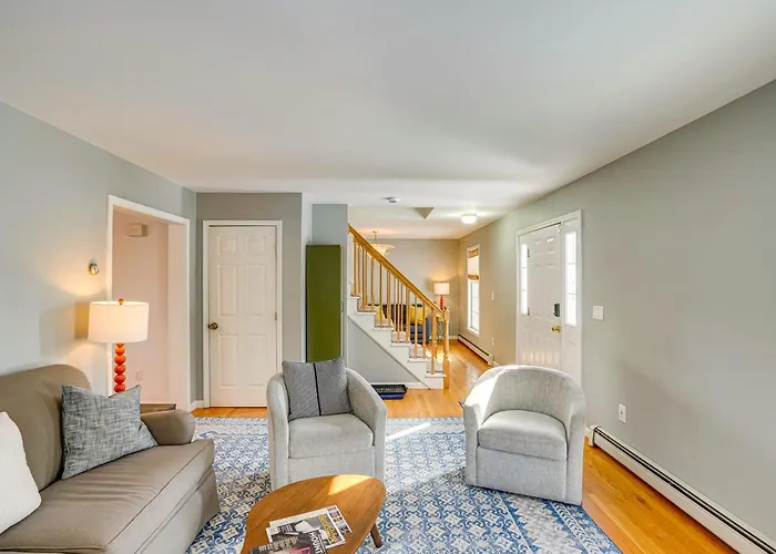 Walk To Dining: Downtown Lenox Guest House!