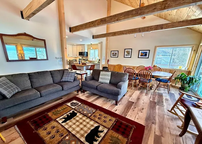 Lakefront Oak Cottage Hot Tub & Fire Pit