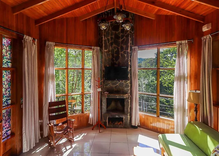 Los Pinos Cabins & Reserve