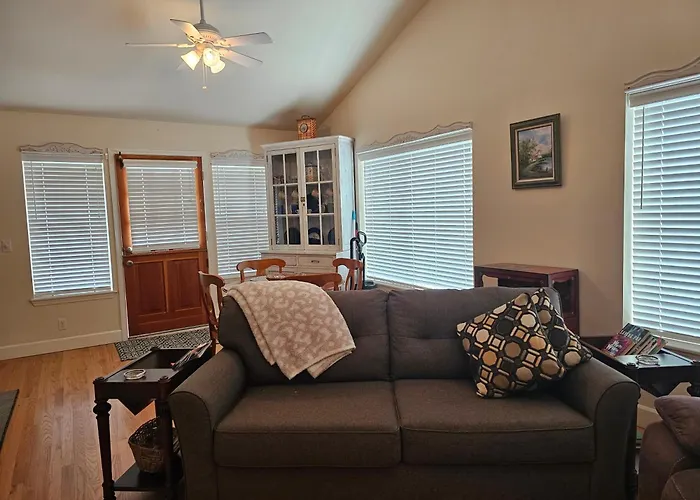 Charming, Private Cottage In Myrtle Creek