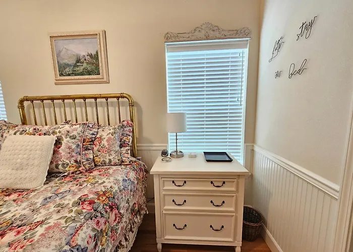 Charming, Private Cottage In Myrtle Creek