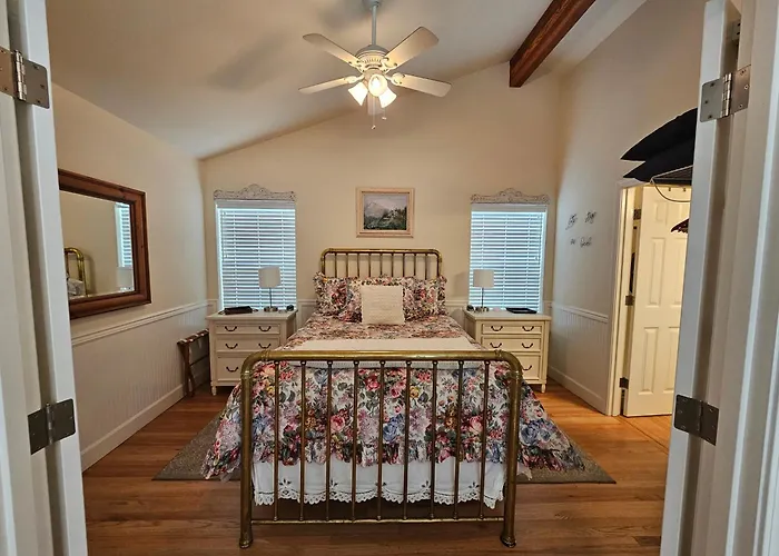 Charming, Private Cottage In Myrtle Creek