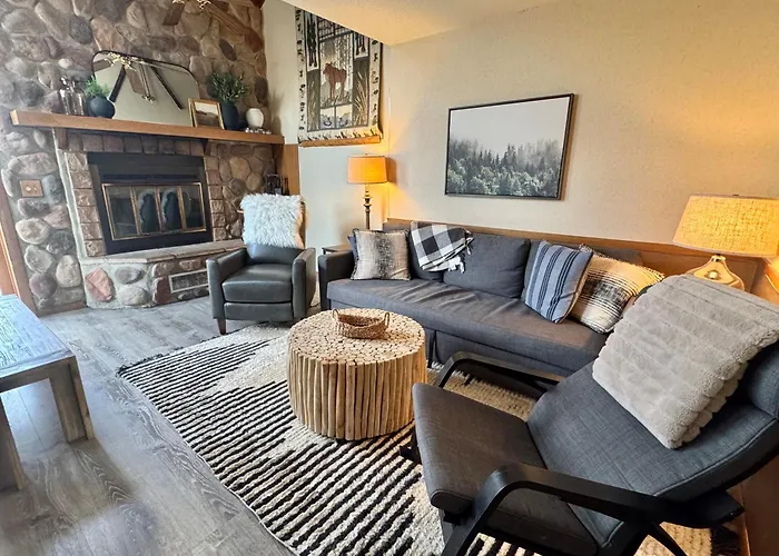 3-Bed Family Friendly | Ski-In/Out| Pool & Hot Tub