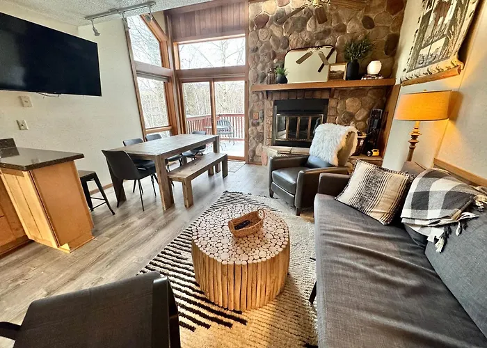 3-Bed Family Friendly | Ski-In/Out| Pool & Hot Tub