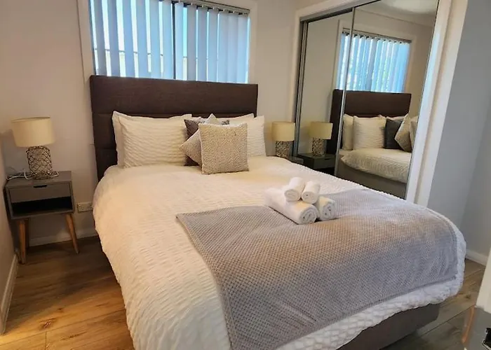 2Br Wollongong Home 5 Mins Walk To Hospital & Train Station With Free Parking And Fast Wi-Fi