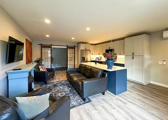 Sqc Cedar St Cottage