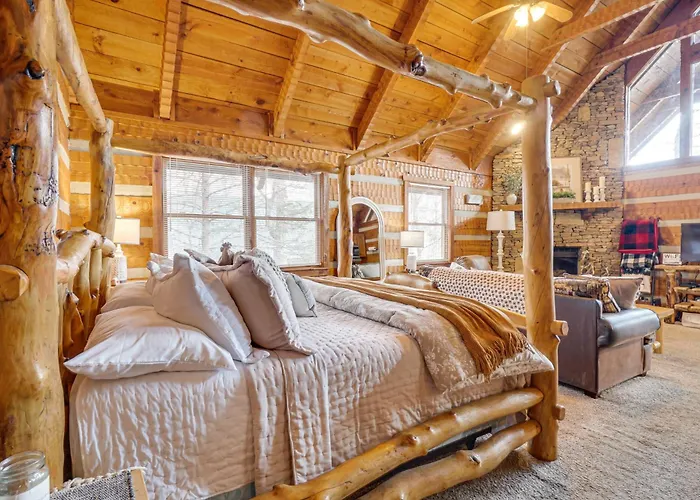 Honey Bear Pause: Rural Escape W/ Porch & Hot Tub!