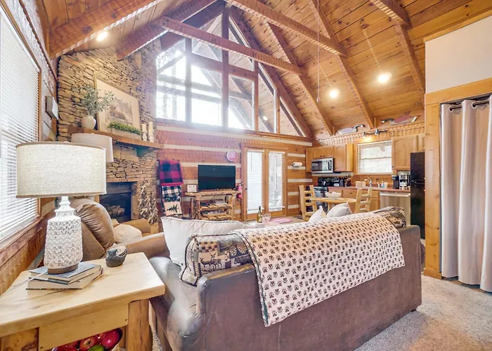 Honey Bear Pause: Rural Escape W/ Porch & Hot Tub!