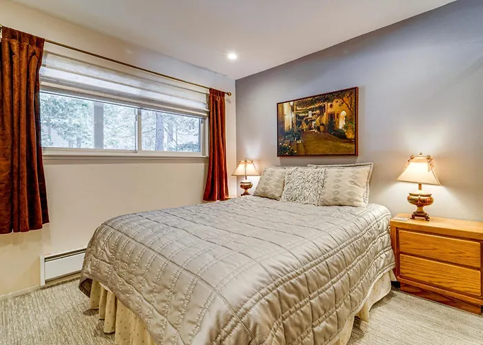 Artist'S Tahoe Retreat: Pool, Art & Ski Access!