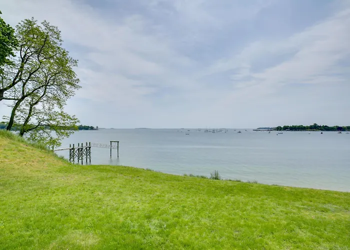 Quaint Beverly Townhome: Walk To Beach & Downtown!