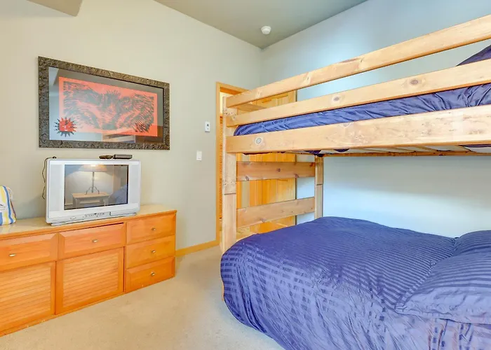 Airy Winter Park Gem W/ Private Outdoor Hot Tub!