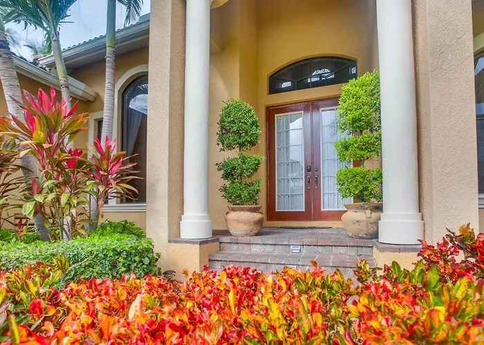 Upscale Marco Island Villa W/ Outdoor Bar + Pool!