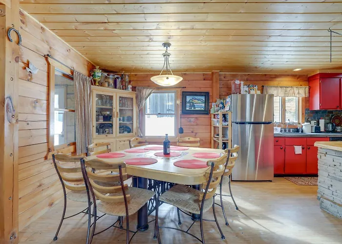 2 Mi To Skiing: Casper Cabin W/ Mtn Views!