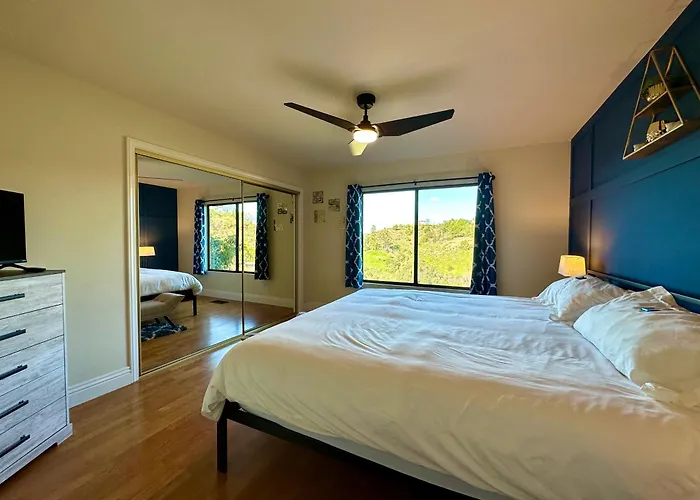 Hilltop Penthouse Cottage With Sweeping Views