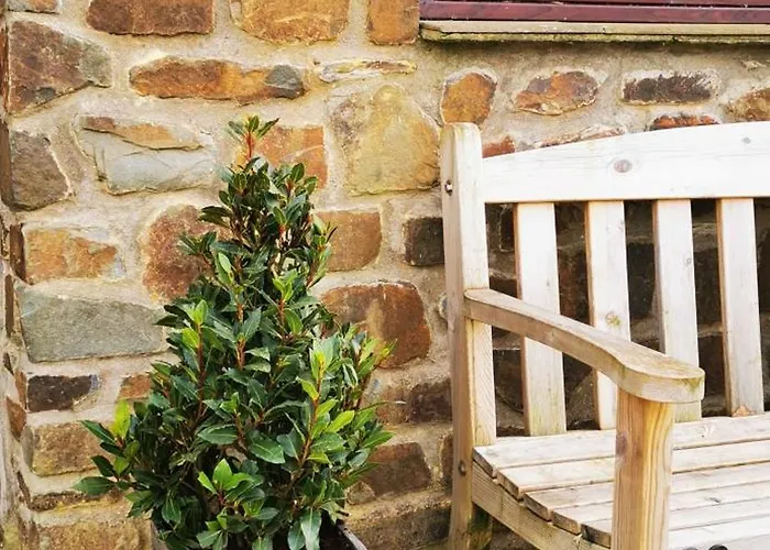Bay Tree Cottage - Cosy Home Near Beach