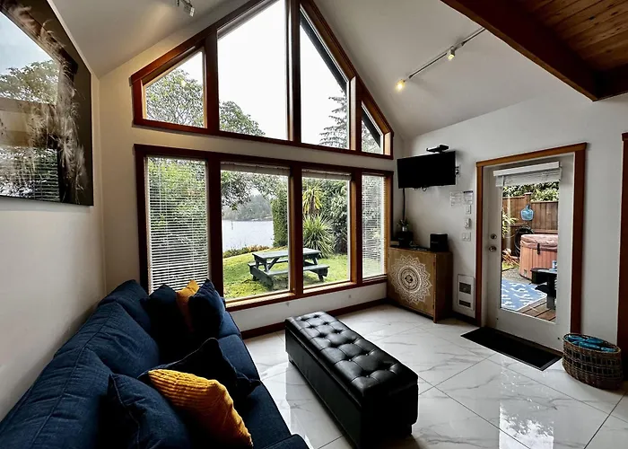 Private Oceanfront Cabin And Hot Tub! - Gww