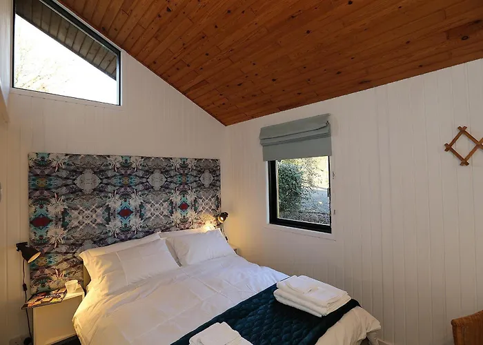 Cosy Modern Nordic Lodge W/ Loch View & Log Burner