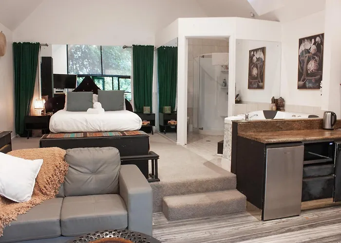 Gallery Walk Chalets - Tamborine Mountain