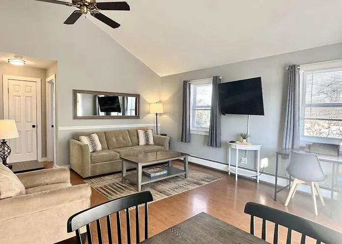 3 Bedroom Private Pondside View New Reno Moose Lodge