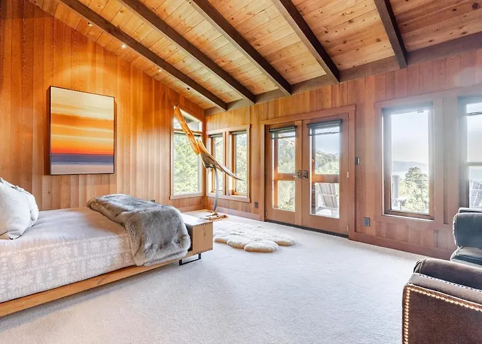 5 Acres Pool/Spa, Walk To All Big Sur Has To Offer