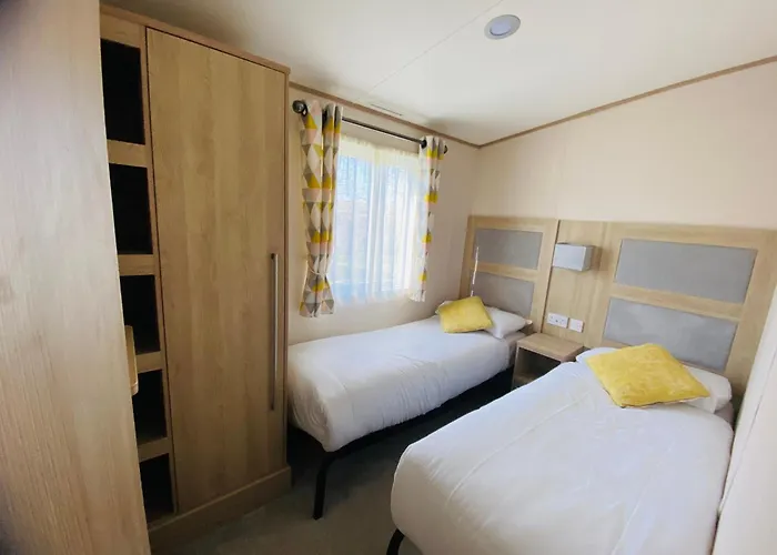 Rj Luxury Caravan Hire 2 With Hot Tub