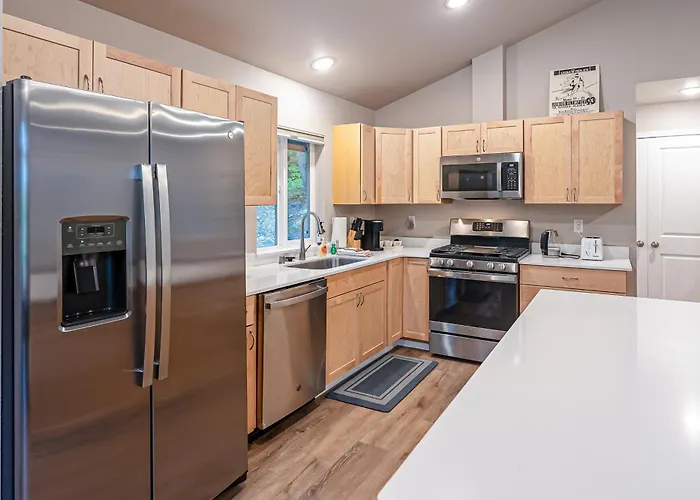 Full Duplex Staging Ground For Large Family Groups