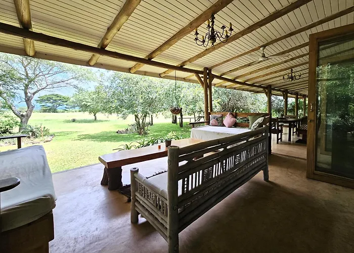Tchagra House