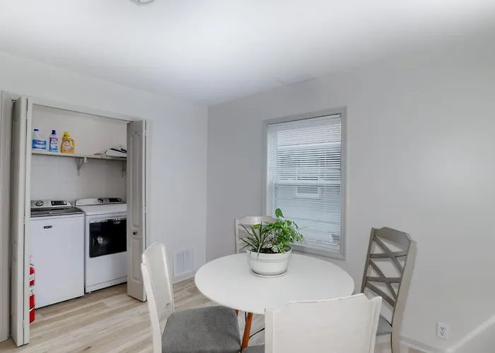 Spacious West Side Home Away From Home!