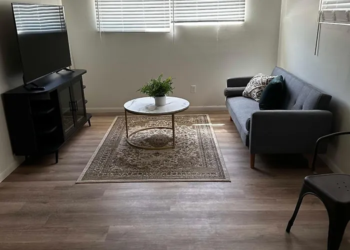 Mid-Century Modern 4Br Wif Smrttv Coffee Patio