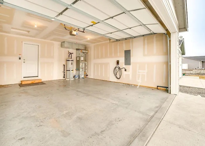 Charming Home W/ Mtn & Columbia River Views!