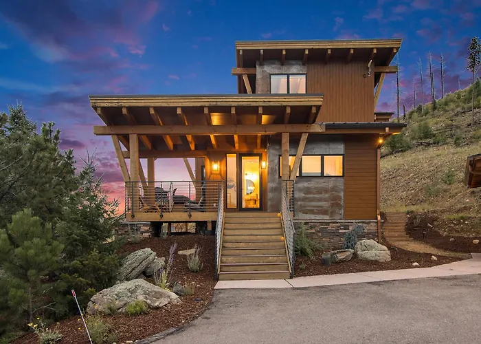 Hot Tub And Scenic Views At The Bailey Lodge