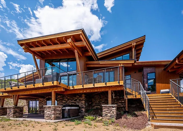 Hot Tub And Scenic Views At The Bailey Lodge